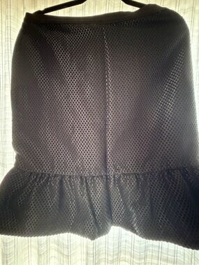 Ann Taylor Black Textured Skirt with Peplum Detail. Size 8